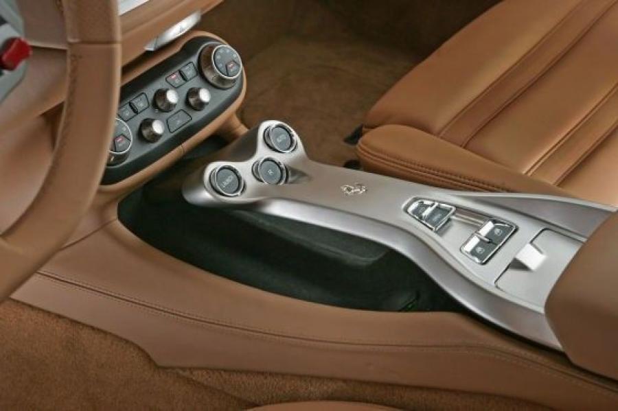Детали интерьера Ferrari California 2008 года  (фото 180 из 225)